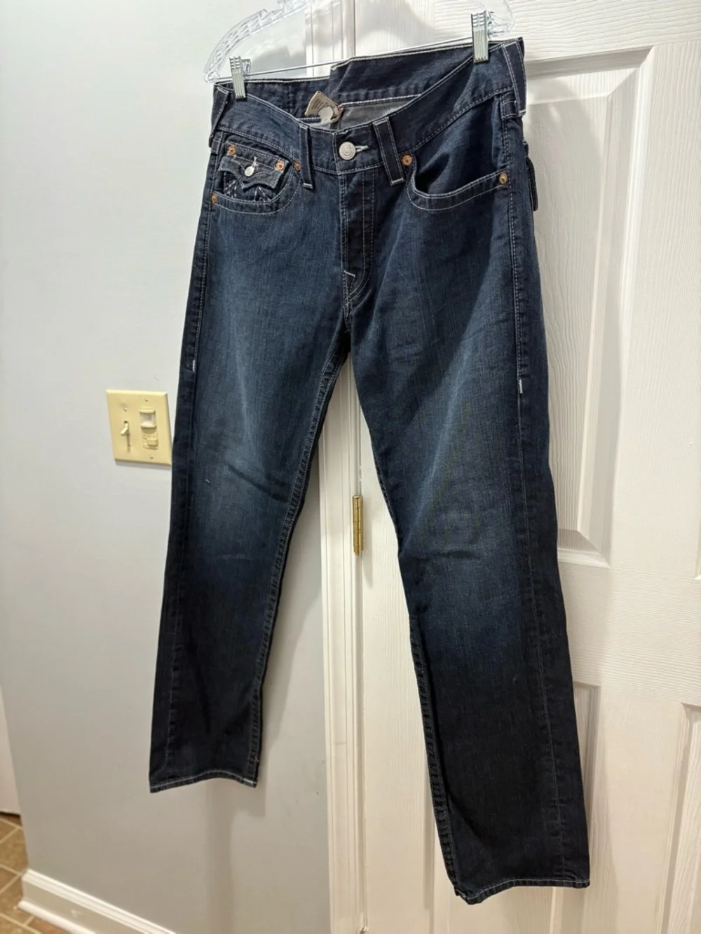 True Religion Men’s Slim Fit Straight Leg Jeans With Signature Stitching Size 34
